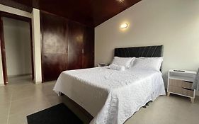 Casa Hotel Pontevedra - cerca a la clínica Shaio,